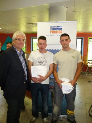 Les 2 lauréats en présence de Jean-Marc CORNUT, Président de la FRTP Rhône-Alpes